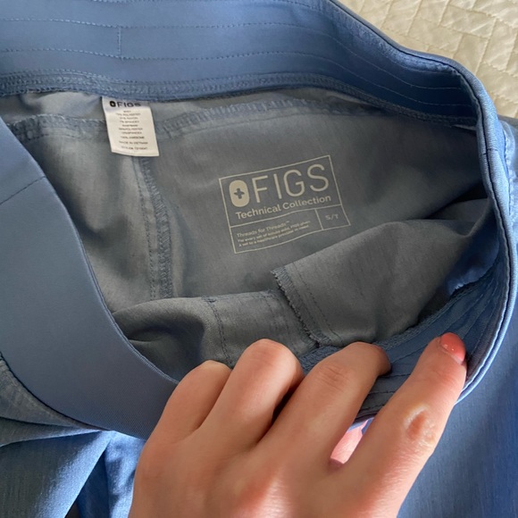 SOLD Figs Denim Kade Cargo Scrub - Picture 4 of 4